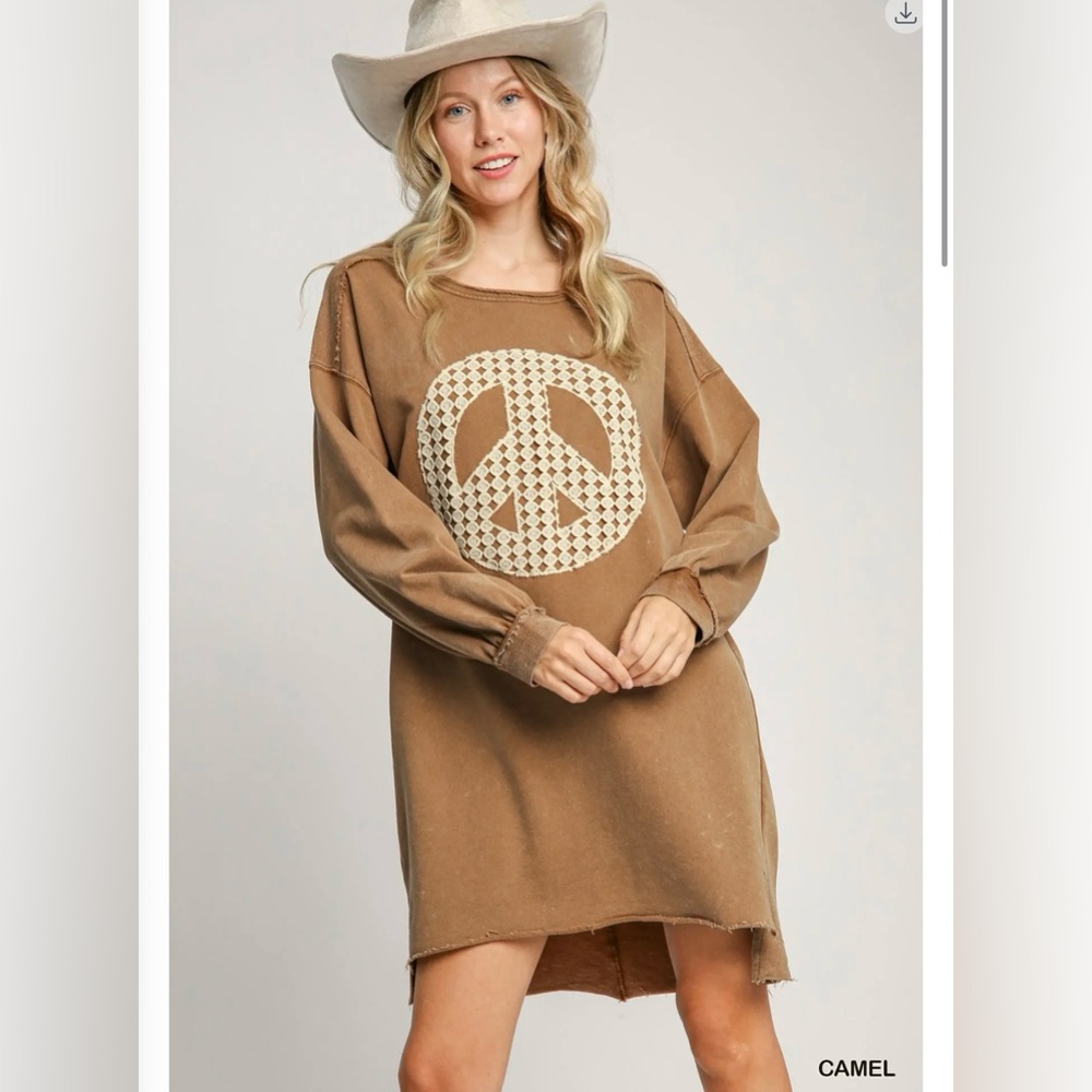 Umgee NWT SMALL Camel Peace Sign Sweater Dress